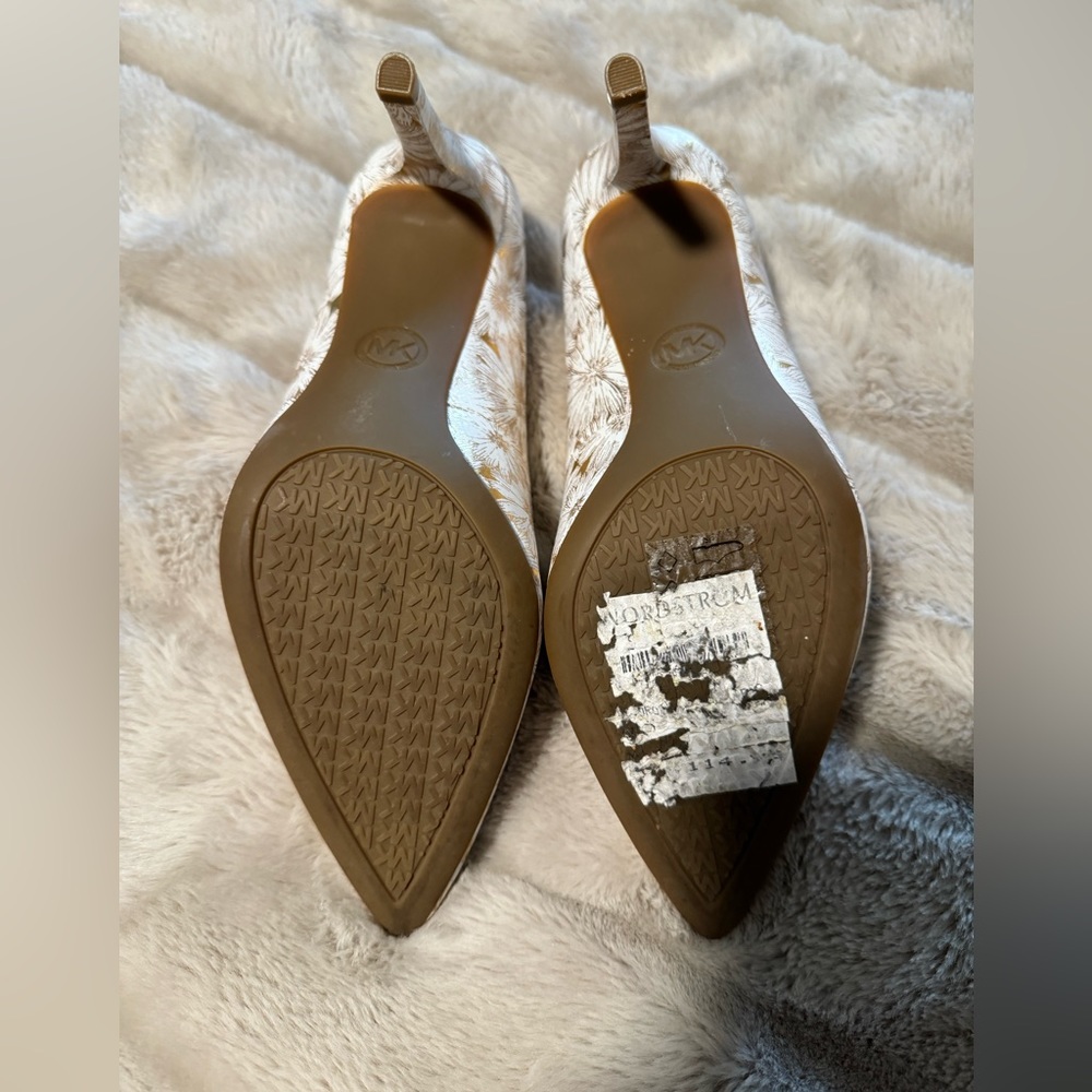 Michael Kors white and gold heels! - Picture 2 of 7